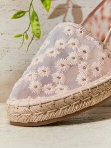 Solezae Women's Elegant Floral Embroidery Round Toe Flat Espadrilles - Apricot - View 5