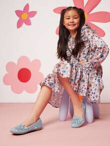 Mini mi 女童圆头全镶钻花朵镂空蓝色乐福平底鞋——优雅闪亮，是特殊场合的完美之选 - 淺藍色 - 查看 3