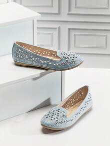 Mini mi 女童圆头全镶钻花朵镂空蓝色乐福平底鞋——优雅闪亮，是特殊场合的完美之选 - 淺藍色 - 查看 1