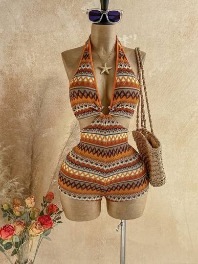 Soleia Áo liền quần nữ họa tiết hình học, vòng tròn nối liền, eo khoét rỗng, kiểu yếm gợi cảm.