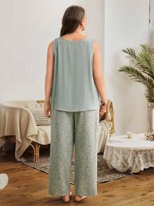 SHEIN Plus Size Casual Sleeveless Round Neck Pleated Solid Color Top + Ditsy Floral Pants Pajama Set - Green - View 2