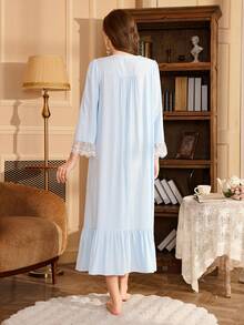 SHEIN Áo ngủ dài tay dáng rộng kiểu cung đình cổ chữ V phối ren thêu họa tiết cho nữ - Màu xanh nhạt - Xem 2