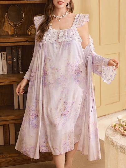 SHEIN ثوب نوم طويل مطبوع بطراز قصر، تصميم ربطة أمامية، مزين بتطريز دقيق من الدانتيل، مجموعة ثوب نوم وردة سايز كبير