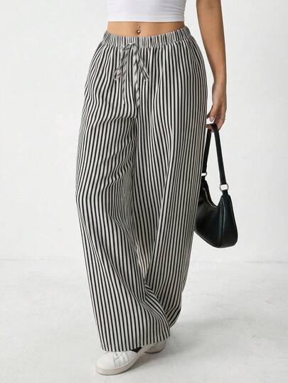 Pantalón pantalones wide leg pierna ancha mujer dama rayas verticales blanco y negro estilo palazzo cintura alta ajustable pretina elástica con lazo cómodo fresco ligero verano primavera casual diario día moderno juvenil vacaciones playa calor pans