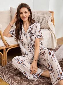 Serenescape Ensemble pyjama avec haut à col boule et pantalon, imprimé totem abricot, style vacances - Multicolore - Voir 4
