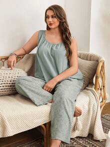 SHEIN Plus Size Casual Sleeveless Round Neck Pleated Solid Color Top + Ditsy Floral Pants Pajama Set - Green - View 1