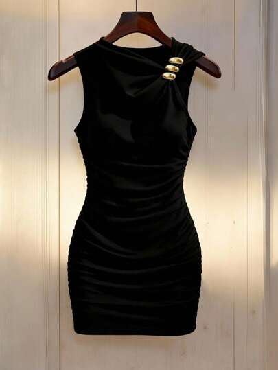 Franclia 优雅都市时尚新款女士黑色不对称单肩金属扣修身短连衣裙，适合日常穿着、婚礼、晚宴、通勤、毕业派对、节日、约会、聚会、万圣节、圣诞节、新年、感恩节、婚礼等场合。