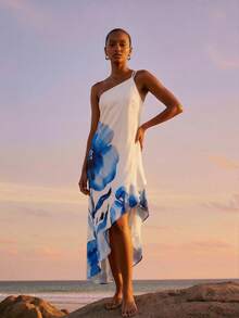 CAJUNI Vestido Longo Branco com Alças, Assimétrico, Fluido com Babados e Estampa Grande de Aquarela Floral. - Azul e Branco - Visão 8