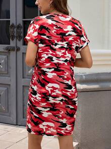 SHEIN LUNE 女士运动休闲迷彩连衣裙，圆领、落肩设计，侧边口袋，舒适透气，适合夏季运动、慢跑和篮球等活动。 - 紅色 - 查看 2