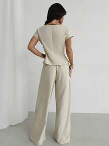 Firerie Bộ đồ nữ thanh lịch tối giản, thích hợp cho công sở, gồm áo sơ mi ngắn tay hai hàng cúc trễ vai và quần ống rộng cạp cao, màu mơ, thích hợp cho mùa xuân/hè. - Màu be - Xem 8