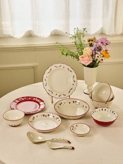 Cirelle SOLECASA sırlı renk işlemine sahip yüksek sıcaklıkta pişirilmiş seramik sofra takımı, kaseler, desenler, çiçek motifleri; çorba kaseleri, kahvaltılık gevrek kaseleri, makarna kaseleri, tatlı kaseleri için çok uygundur; mikrodalga fırınlarda, bulaşık makinelerinde ve fırınlarda kullanılabilir.