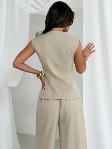 Firerie 女士优雅简约精致浪漫时尚通勤都市现代新款潮流不对称领3D立体花卉金属纽扣收腰袖西装外套和高腰阔腿卡其色套装，2件套 - 卡其色 - 查看 8