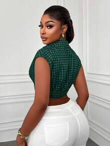 Xyvia 女士春夏新款复古休闲格子V领纽扣短款短袖衬衫，百搭日常穿着 - 綠色 - 查看 2