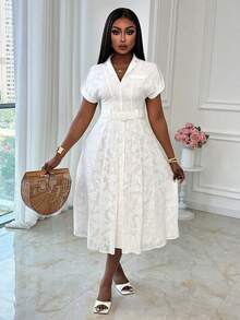 Xyvia 女士优雅翻领落肩A字连衣裙，配腰带，花卉镂空面料，时尚白色中长连衣裙，适合约会、派对、休闲、工作场合穿着。 - 白色 - 查看 5