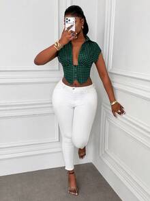 Xyvia 女士春夏新款复古休闲格子V领纽扣短款短袖衬衫，百搭日常穿着 - 綠色 - 查看 7