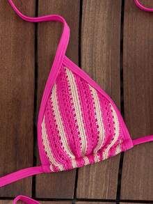 Bonvoyette Swim Mod 新款女士波西米亚风亮粉色和奶油色条纹钩编纹理比基尼套装，三角挂脖上衣配有可调节系带，侧系带丁字裤，纹理针织面料，适合晒日光浴，Y2K 风格，度假装，旅行必备，吸睛泳装，可爱俏皮的夏季海滩装扮，适合音乐节、春夏海滩度假和泳池派对 - 玫紅色 - 查看 7