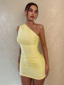 Glamine 女士优雅性感不对称肩部褶皱紧身迷你连衣裙 - 鵝黃色 - 查看 3