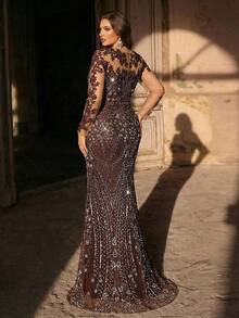 Aureia 大码优雅浪漫棕色深V领长袖薄纱贴花装饰奢华亮片网纱拼接美人鱼下摆紧身连衣裙，适合网红婚礼派对正式晚宴（重工装饰设计） - 棕色 - 查看 4