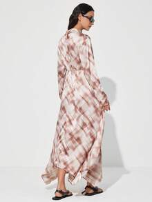 Aveloria Modichic 新款欧美风优雅时尚长裙，垂褶领口格纹腰身不对称超长袖连衣裙 - 彩色 - 查看 2