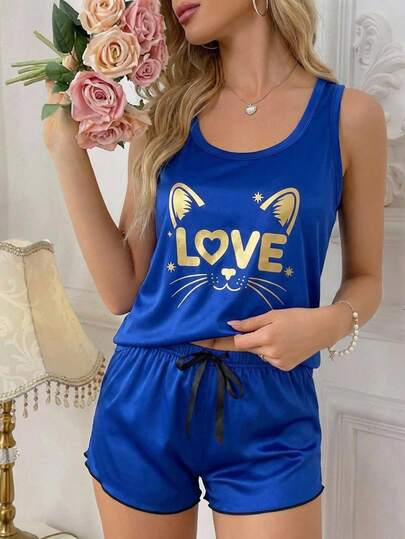Conjunto de Pijama de 2 Piezas: Top de Tirantes con Estampado de Gato "LOVE" y Shorts de Borde Ondulado. Confeccionado en un tejido ligero y transpirable, este conjunto es ideal para mantenerte fresca y cómoda durante toda la noche o mientras disfrutas de tus momentos de relax en casa