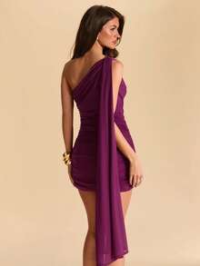 SHEIN BAE Vestido mini ajustado con fruncidos sin tirantes y ribete de gasa en color morado, adecuado para fiestas, vacaciones en la playa, verano - Rosa Roja - Ver 1