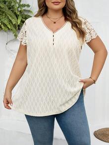 SHEIN CURVE+ Curve 尺码 US22 音乐节、海滨度假、波西米亚风女士夏季T恤、优雅上衣、白色T恤、提花针织T恤、撞色蕾丝T恤 - 杏色 - 查看 5