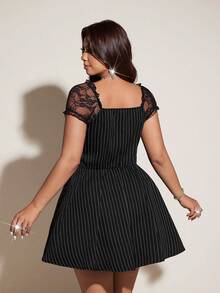 Viva Relle 大码性感复古方领条纹蕾丝拼接修身连衣裙 - 黑色 - 查看 6