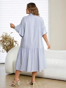 SHEIN CURVE+ Curve 尺码 US22 音乐节、海滨度假、波西米亚风女士条纹翻领纽扣休闲日常通勤连衣裙 - 藍色 - 查看 10