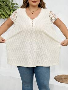 SHEIN CURVE+ Curve 尺码 US22 音乐节、海滨度假、波西米亚风女士夏季T恤、优雅上衣、白色T恤、提花针织T恤、撞色蕾丝T恤 - 杏色 - 查看 13