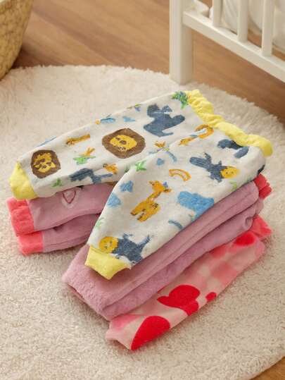 Set de 3 Pantalón super suave, pijama , Pantalones térmicos para bebé 6-9 meses | Suaves, cómodos y abrigadores | Diseños divertidos con animales, corazones, huellitas y helados | Ropa infantil para invierno, uso diario o regalo | Pantalones de felpa para niña y niño | Pijamas o pants para bebé recién nacido.