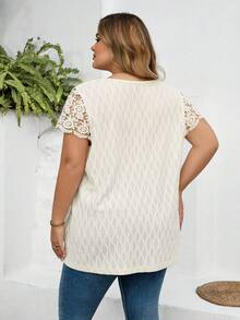 SHEIN CURVE+ Curve 尺码 US22 音乐节、海滨度假、波西米亚风女士夏季T恤、优雅上衣、白色T恤、提花针织T恤、撞色蕾丝T恤 - 杏色 - 查看 3