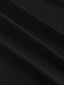 SHEIN 这款少女百搭针织黑色修身上衣舒适柔软，适合夏季穿着。高领露肩设计，优雅大方，适合度假、乡村、海滩、下午茶等各种场合，尽显端庄气质。既可作为舞蹈服，也可作为可爱上衣。 - 黑色 - 查看 8