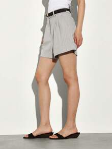 KSTM Quần short nữ kẻ sọc dáng ôm, gấu quần gập và có đai thắt lưng, thích hợp cho công sở mùa hè. - Xám - Xem 4