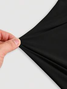 SHEIN 这款少女百搭针织黑色修身上衣舒适柔软，适合夏季穿着。高领露肩设计，优雅大方，适合度假、乡村、海滩、下午茶等各种场合，尽显端庄气质。既可作为舞蹈服，也可作为可爱上衣。 - 黑色 - 查看 3