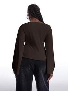 SHEIN EZwear 大码女式休闲纯色喇叭袖衬衫，适合通勤、圣诞节、新年、感恩节、毕业典礼等场合，优雅时尚，舒适休闲，深V领，无花果色，户外 - 棕色 - 查看 3