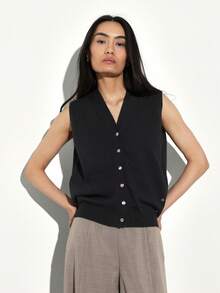 KSTM 无袖V领纽扣针织开衫背心，双门襟设计，适合秋冬季专业叠穿。 - 黑色 - 查看 4