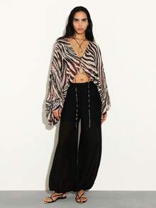 KSTM Blusa de gasa con estampado de cebra, cuello en V con cordones, mangas largas, estilo bohemio y festival, con bajo asimétrico y estampado animal - Multicolor - Ver 3