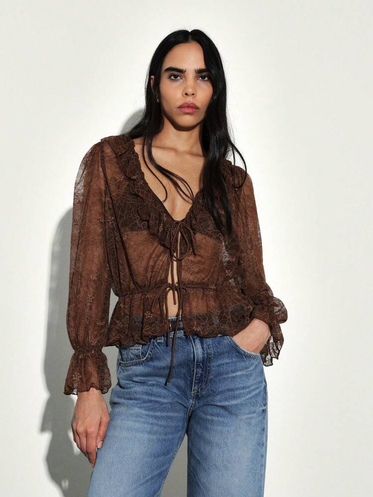 KSTM Geraffte Spitzen-Schleifenbluse mit langen Ärmeln, Boho-Details und elastischen Manschetten für lässige Eleganz