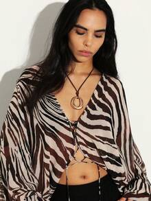 KSTM Blusa de gasa con estampado de cebra, cuello en V con cordones, mangas largas, estilo bohemio y festival, con bajo asimétrico y estampado animal - Multicolor - Ver 5