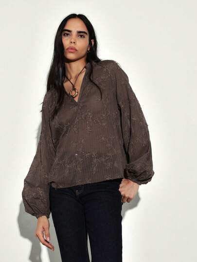 KSTM Blusa de mujer con cuello en V, manga larga, bordado floral, mangas raglán y estilo bohemio de otoño e invierno