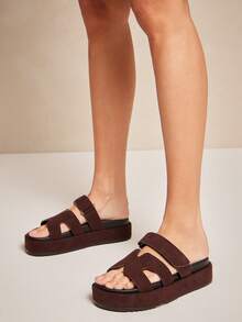 SHUZIA صنادل حريمي فاخرة ذات كعب منصة برقبة منحنية مفتوحة من أمام وسويد لون بني - صنادل إسبريسو ذات خاصية الإرتداء السهل و الحزام الرفيع والمريحة كضرورة أساسية - قهوة بني - مشاهدة 2