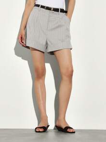 KSTM Quần short nữ kẻ sọc dáng ôm, gấu quần gập và có đai thắt lưng, thích hợp cho công sở mùa hè. - Xám - Xem 3