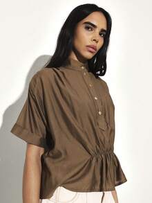 KSTM Blusa de manga corta con cintura recogida, botones delanteros y mangas enrolladas para uso casual en la oficina - Marrón - Ver 5