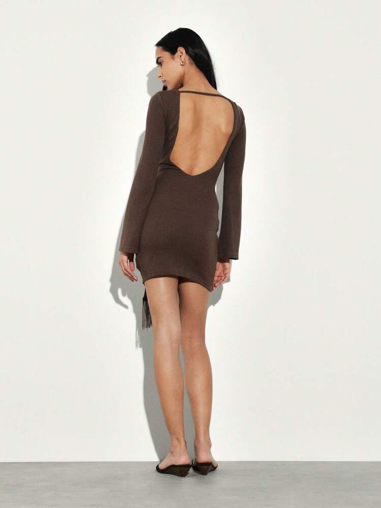 KSTM Prążkowana sukienka mini z długim rękawem i odkrytymi plecami, z frędzlami i wiązaniem w pasie na jesienno-zimowe wieczory