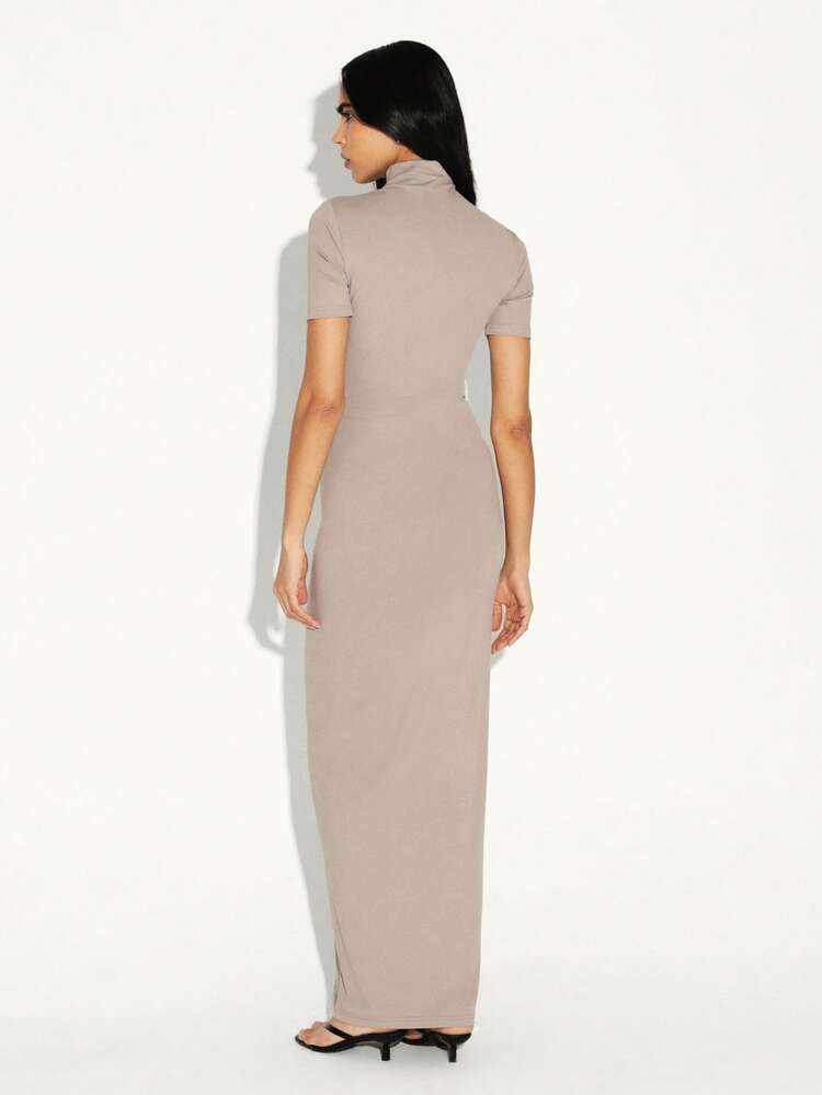 KSTM Turtleneck Maxi Dress With Short Sleeves And Ruched Waist Detail For Elegant Casual Wear