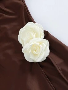 Swim Mulvari 新款女士优雅保守两件式布基尼泳衣套装 - 长袖上衣饰有3D立体花卉贴花，搭配全长紧身裤 - 纯棕色 - 顺滑弹力速干防紫外线面料 - 夏季度假沙滩装 - 棕色 - 查看 5