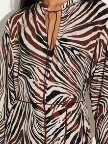 KSTM 女士长款系带卡夫坦连衣裙，抽象斑马纹印花，V领，七分袖，飘逸长裙 - 彩色 - 查看 6
