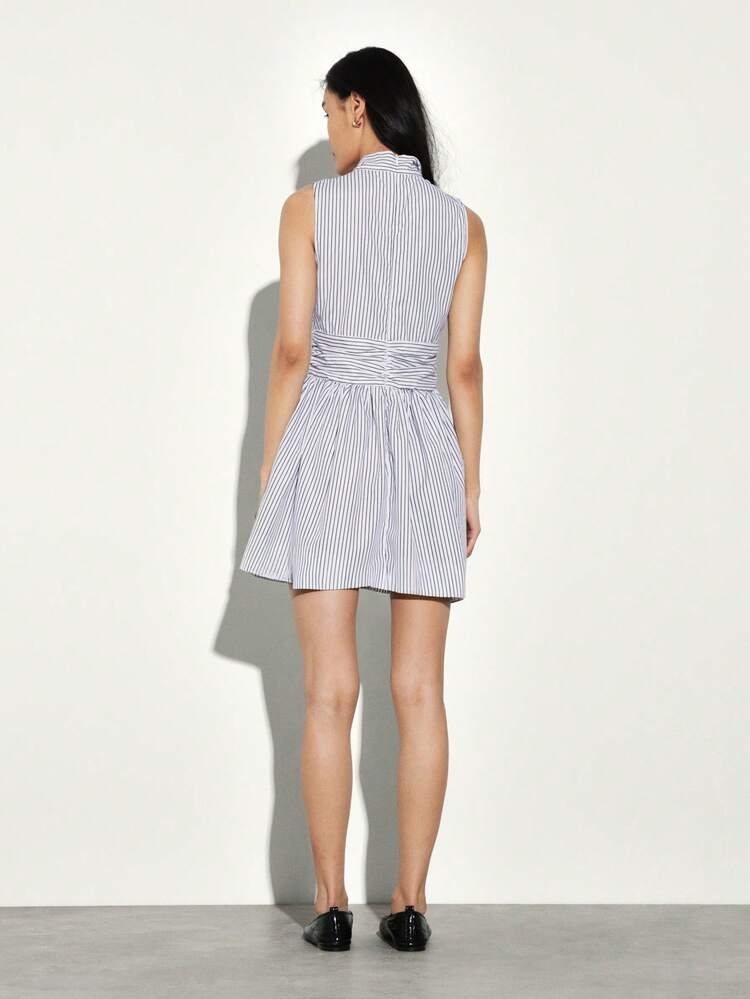 KSTM Robe mini sans manches à rayures avec col en V et détail de taille enveloppante pour les occasions décontractées d'été