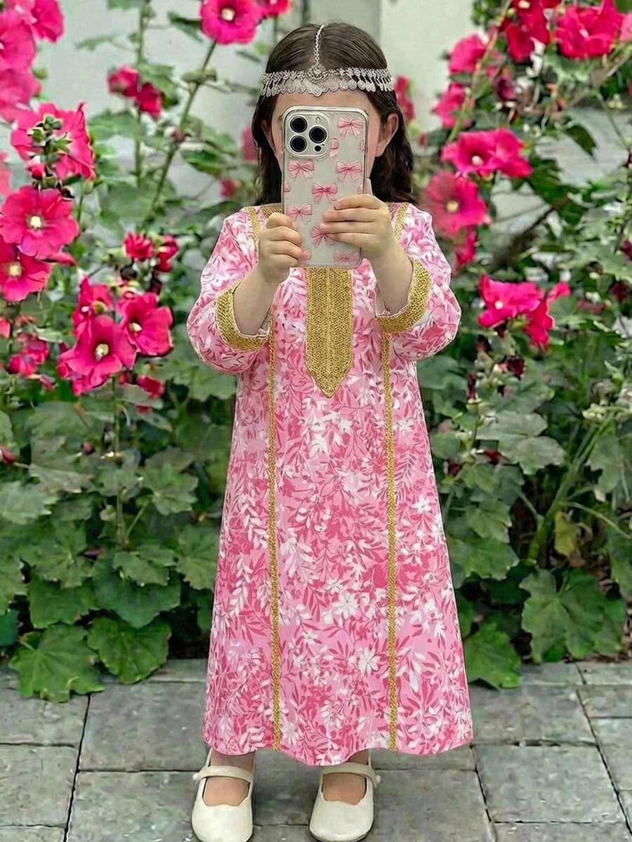 SHEIN 女童碎花拼接简约长袖休闲阿拉伯连衣裙,端庄大方,宽松V领撞色碎花蕾丝边连衣裙,粉色和杏色,适合春夏度假穿着,带流苏 - 淺粉色 - 查看 1