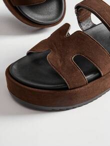 SHUZIA صنادل حريمي فاخرة ذات كعب منصة برقبة منحنية مفتوحة من أمام وسويد لون بني - صنادل إسبريسو ذات خاصية الإرتداء السهل و الحزام الرفيع والمريحة كضرورة أساسية - قهوة بني - مشاهدة 7